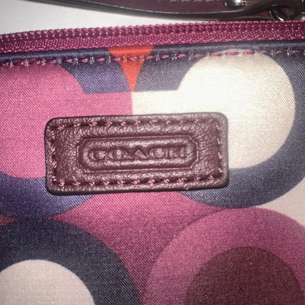 Coach Parker Bordeaux Small Wristlet Purple Burgundy Graphic Op Art ~6.25x4.25